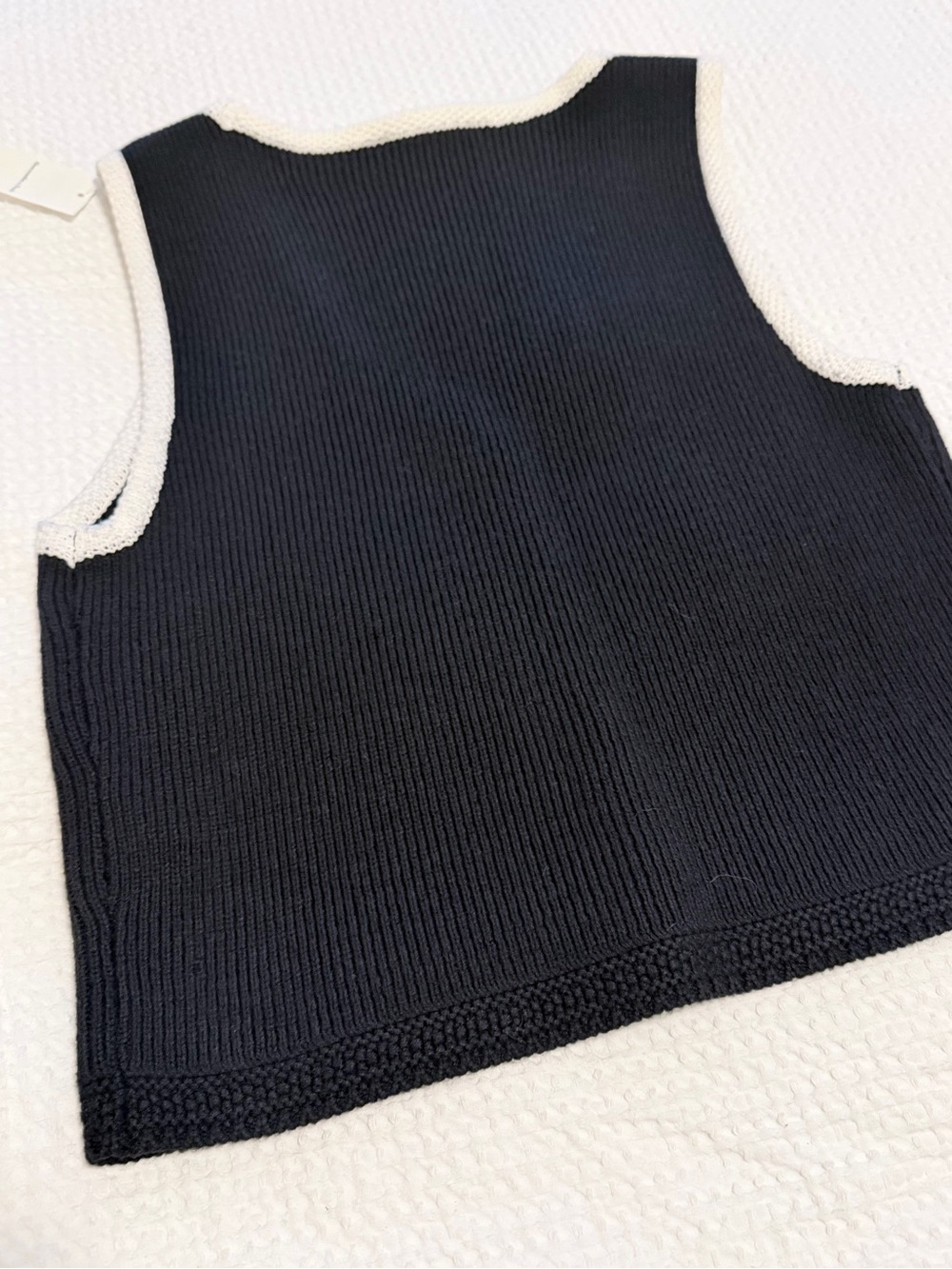 NWT Abercrombie & Fitch Black Knit Tank with Cream Trim - Picture 8 of 8